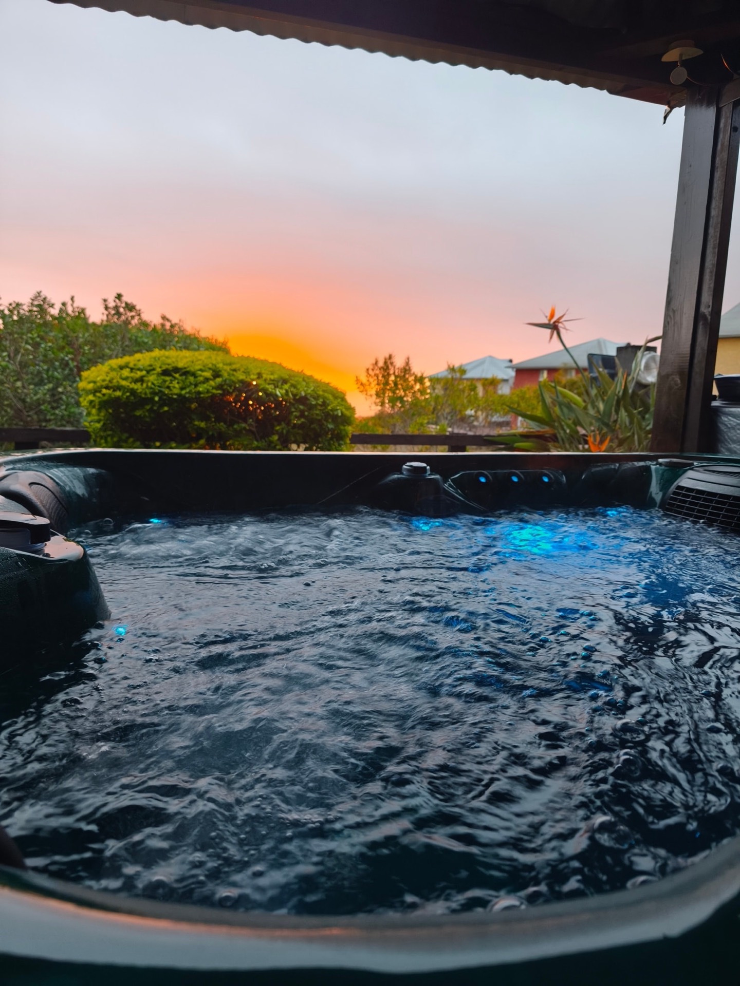 Spa éclairé au coucher du soleil